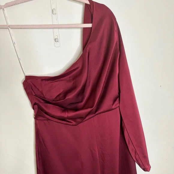 Lulu’s Wine Red Burgundy Satin One-Shoulder Jumpsuit size XL - Picture 5 of 14